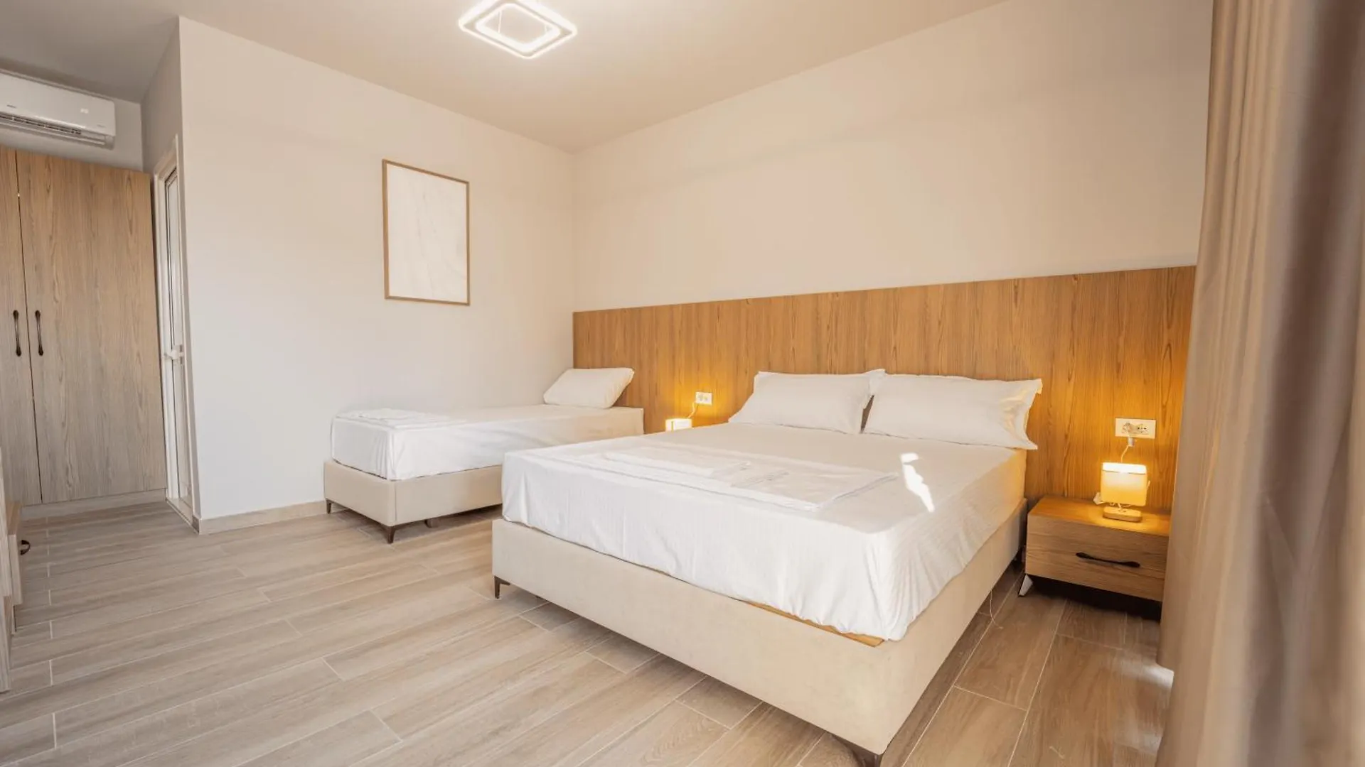 Tia Layover Rooms Krujë